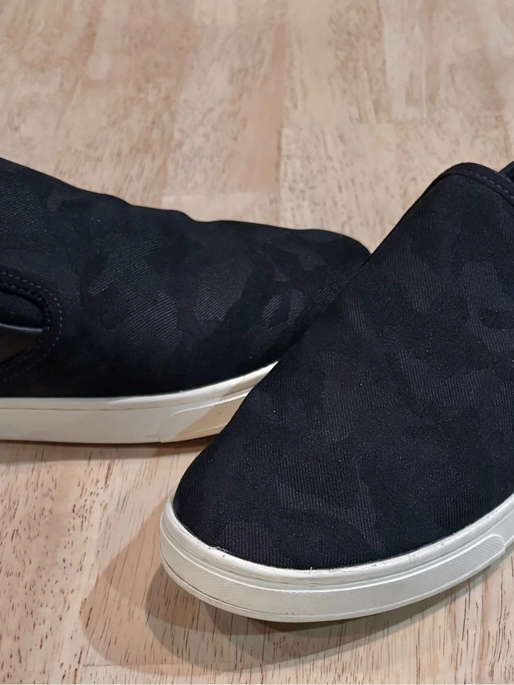 OluKai Pehuea Pa’i Ke Au Camo Slip On Sneakers Lava Rock Women’s Size 7